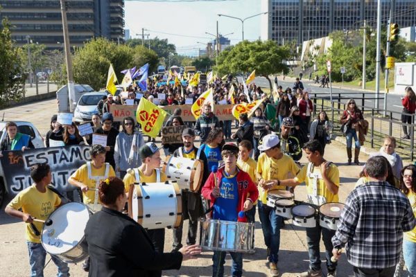 19/05/2016 PORTOALEGRE/RS/BRASIL: Ato na SEDUC seguido de caminhada Foto:Caco Argemi/CPERS