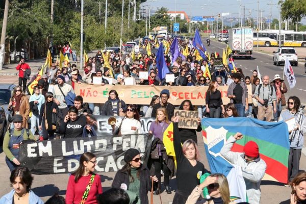 19/05/2016 PORTOALEGRE/RS/BRASIL: Ato na SEDUC seguido de caminhada Foto:Caco Argemi/CPERS