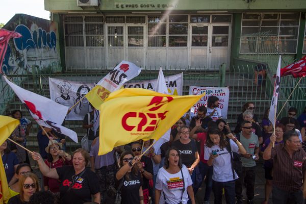 20170315 - Ato Fica Zé contra o afastamento do professor José em frente a escola ditador Costa e Silva